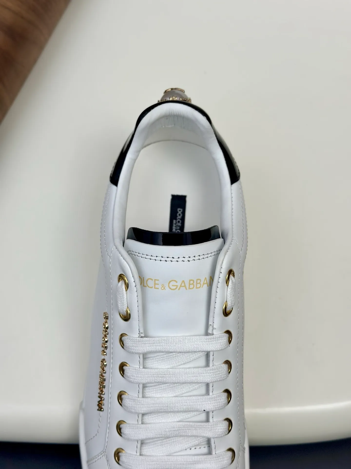 New product 💰800 DG Dolce & Gabbana men's shoes 💰ortofino calfskin sneakers ♞size; 39~44 (customized 38.45.46) Iconic men's shoes 💰ortofino series of sneakers, classic and timeless style, now presented with fashionable details. The calfskin engraved DG logo is a subtle finishing touch. Men's shoes💰ortofino calfskin sneakers: